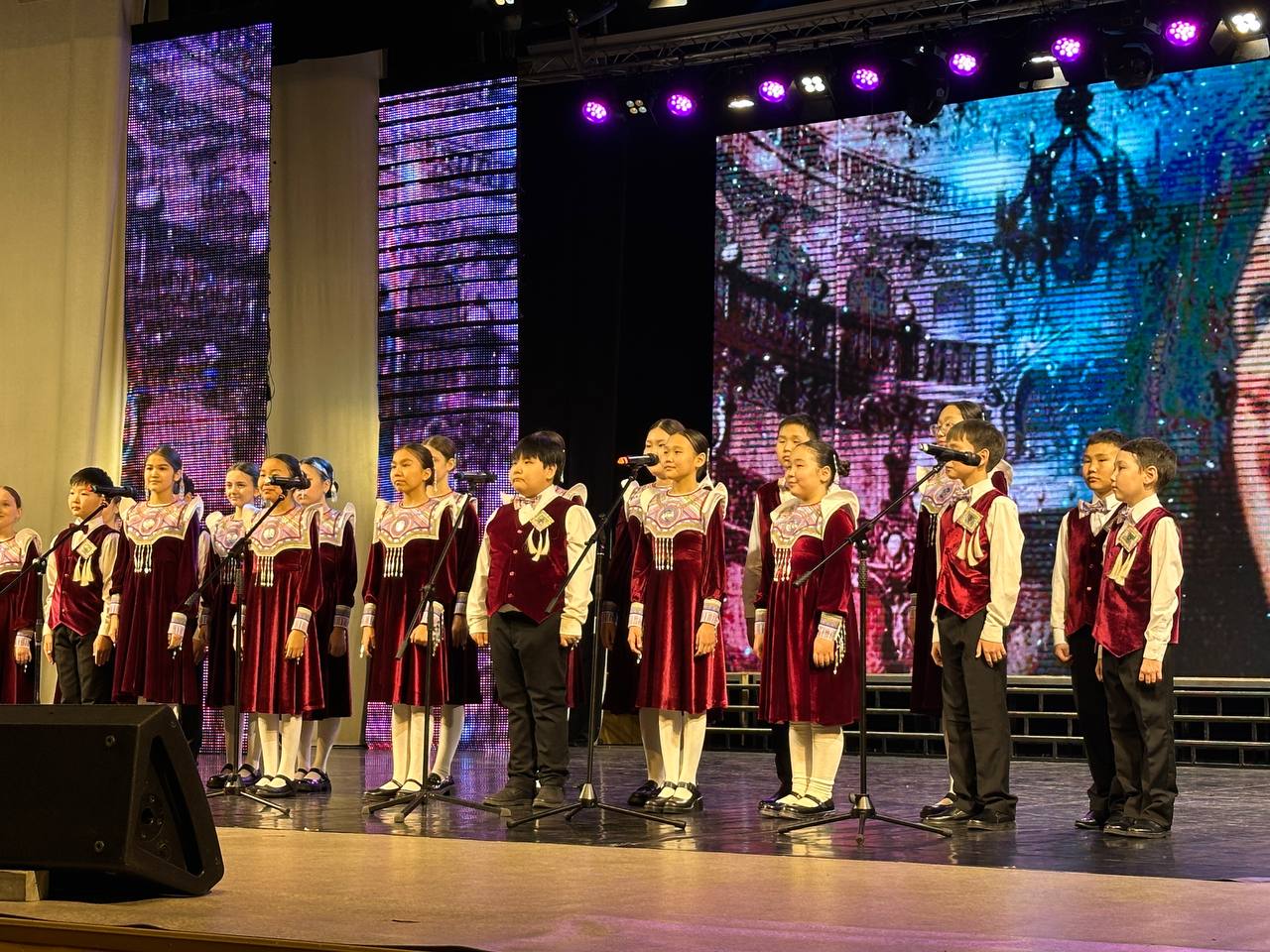 В Доме дружбы народов им. А. Е. Кулаковского вчера звучала память — живая, искренняя, наполненная детскими голосами и большим смыслом В Доме дружбы народов им. А. Е. Кулаковского вчера звучала память — живая, искренняя, наполненная детскими голосами и большим смыслом