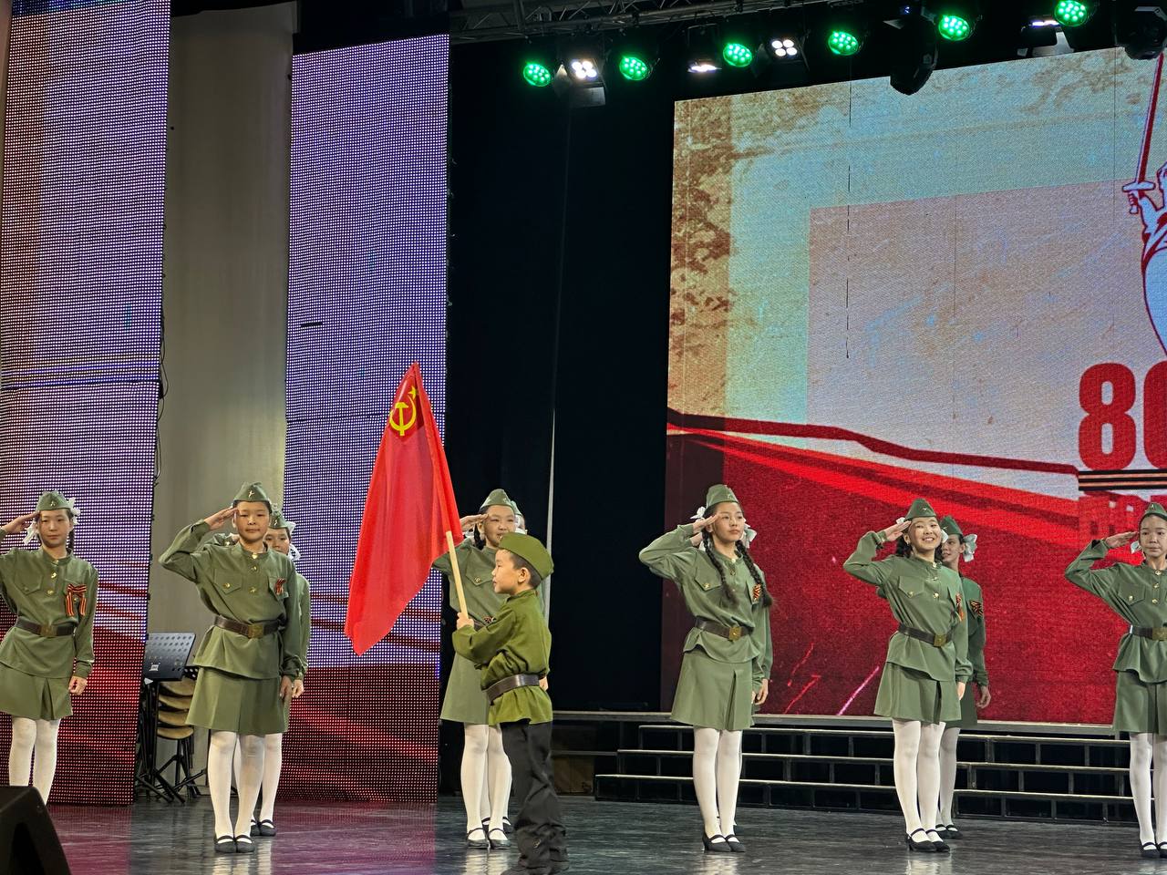 В Доме дружбы народов им. А. Е. Кулаковского вчера звучала память — живая, искренняя, наполненная детскими голосами и большим смыслом В Доме дружбы народов им. А. Е. Кулаковского вчера звучала память — живая, искренняя, наполненная детскими голосами и большим смыслом