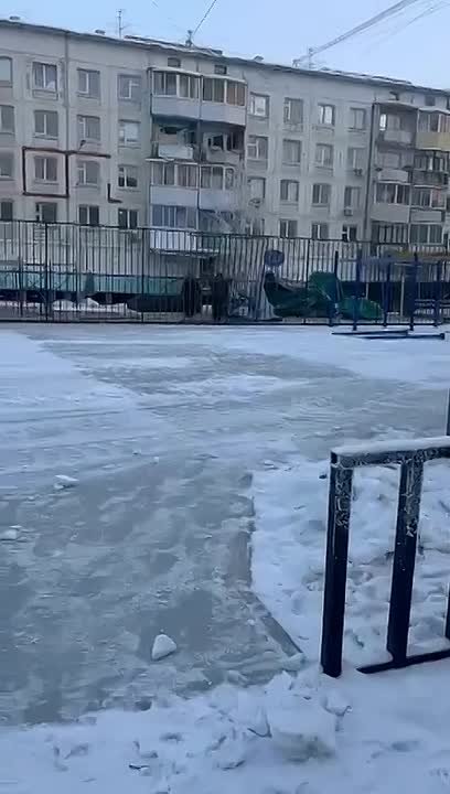 #пишут. Мы, жильцы домов на Бестужева-Марлинского, 9 и 9/1, просим остановить опасный ремонт Во дворе нам делаю «капремонт», который вызывает страх за наших детей