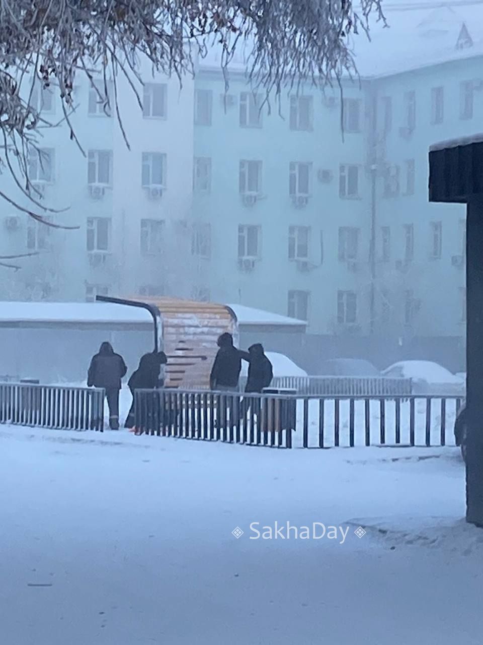 #пишут. Мы, жильцы домов на Бестужева-Марлинского, 9 и 9/1, просим остановить опасный ремонт Во дворе нам делаю «капремонт», который вызывает страх за наших детей #пишут. Мы, жильцы домов на Бестужева-Марлинского, 9 и 9/1, просим остановить опасный ремонт Во дворе нам делаю «капремонт», который вызывает страх за наших детей