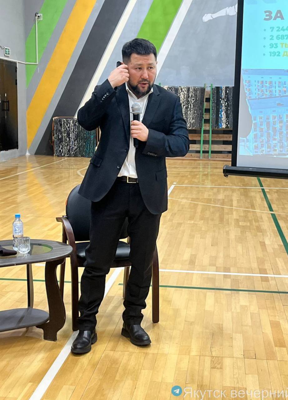 Отвечая на вопрос "ЯВ" о круглогодичных теплых детских площадках, мэр Якутска Григорьев ответил, что в следующем году такая появится после масштабной реконструкции площадки Водяновой