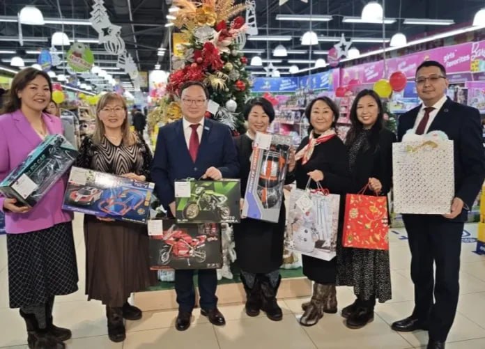 Руководители социального блока правительства Якутии приняли участие в акции «Ёлка добра»