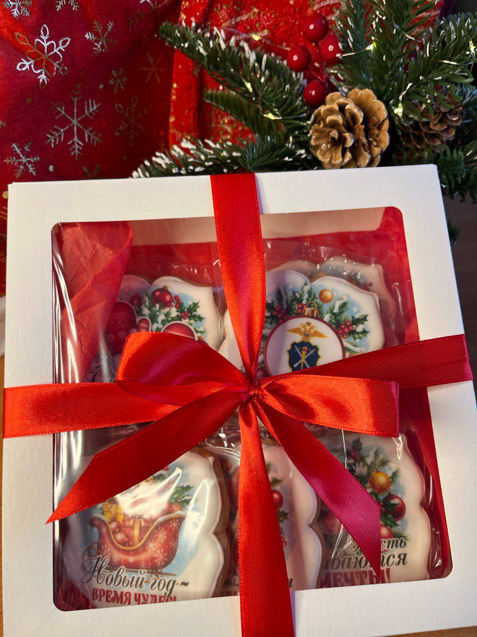 Заметили, с какой скоростью приближается новый 2026 год? В детских садах и школах вовсю гремят утренники, а взрослые хрустят оберточной бумагой, упаковывая подарки