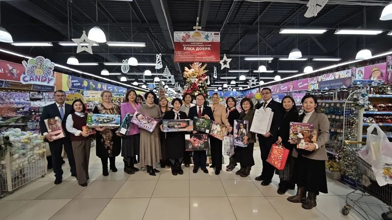 Руководители социального блока правительства Якутии приняли участие в акции "Ёлка добра"