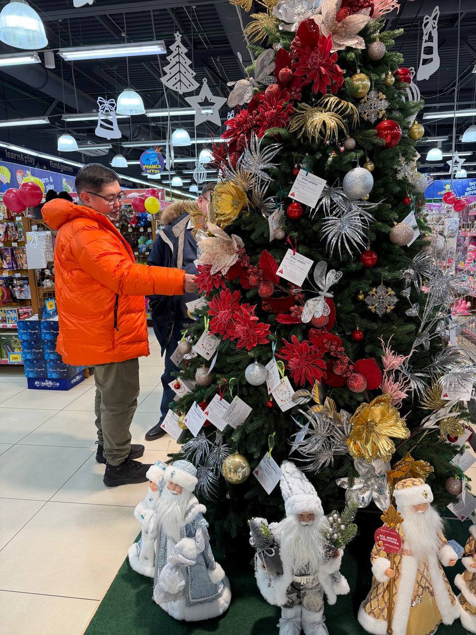 В Якутске с 4 по 26 декабря проходит ежегодняя акция «Елка добра» В Якутске с 4 по 26 декабря проходит ежегодняя акция «Елка добра»