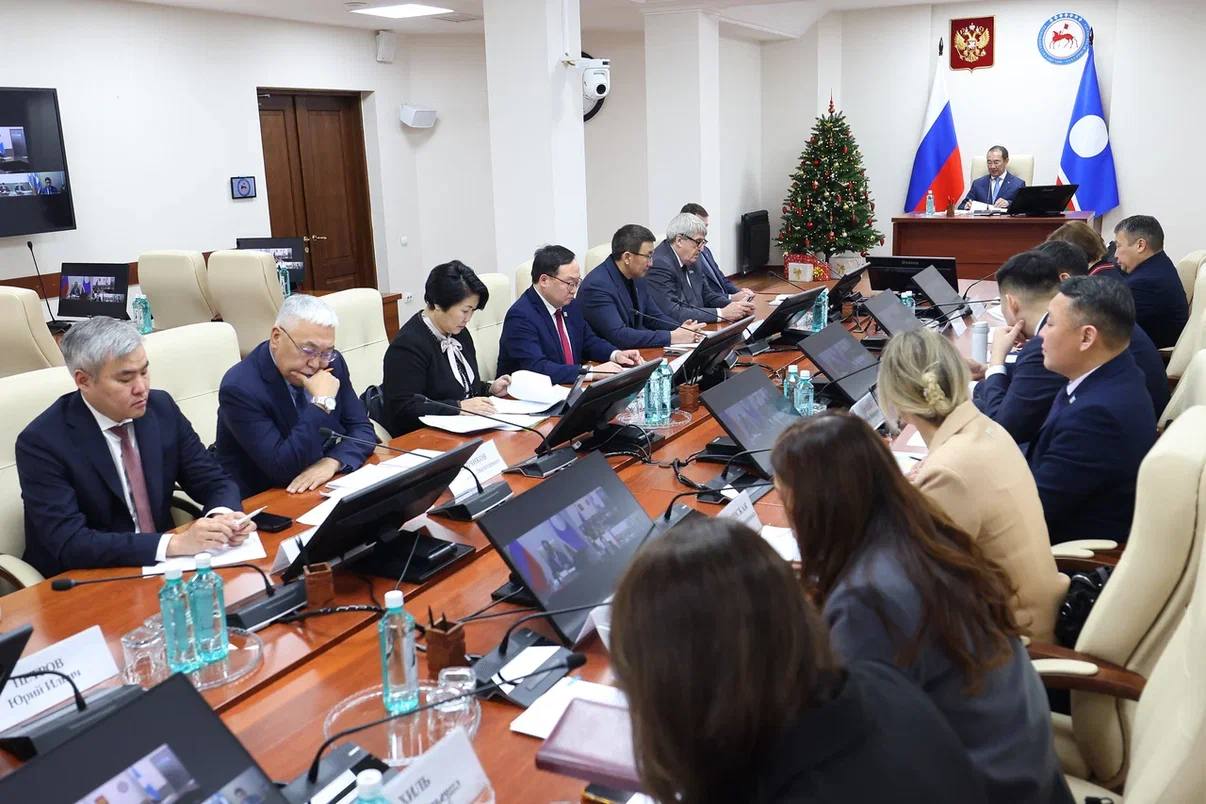 Айсен Николаев: Провёл заседание республиканской комиссии «Вместе к Победе!» Айсен Николаев: Провёл заседание республиканской комиссии «Вместе к Победе!»