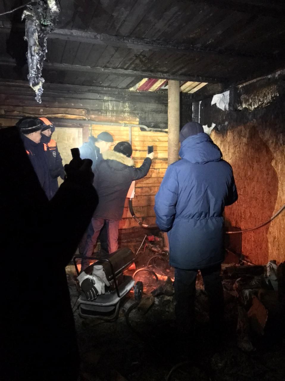 Спасатели запустили систему отопления после пожара в г. Нюрба Спасатели запустили систему отопления после пожара в г. Нюрба