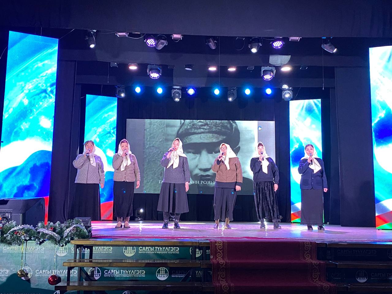 #СВОихНеБросаем. Вместе — мы сила: большой улусный благотворительный концерт «МЫ С ВАМИ» в г. Покровске В Центре культуры и народного творчества «Саргы тусулгэтэ» прошел районный благотворительный концерт в поддержку... #СВОихНеБросаем. Вместе — мы сила: большой улусный благотворительный концерт «МЫ С ВАМИ» в г. Покровске В Центре культуры и народного творчества «Саргы тусулгэтэ» прошел районный благотворительный концерт в поддержку...