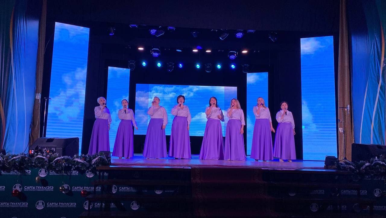 #СВОихНеБросаем. Вместе — мы сила: большой улусный благотворительный концерт «МЫ С ВАМИ» в г. Покровске В Центре культуры и народного творчества «Саргы тусулгэтэ» прошел районный благотворительный концерт в поддержку... #СВОихНеБросаем. Вместе — мы сила: большой улусный благотворительный концерт «МЫ С ВАМИ» в г. Покровске В Центре культуры и народного творчества «Саргы тусулгэтэ» прошел районный благотворительный концерт в поддержку...