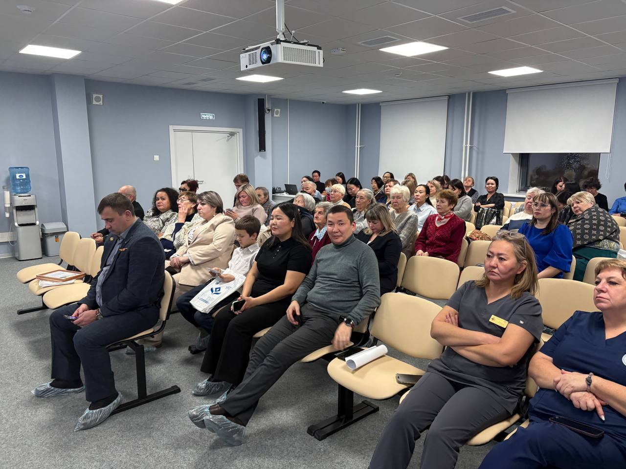 18 декабря руководитель Управы Гагаринского округа Евгений Сидоренко и депутат Якутской городской Думы Саргылана Васильева провели отчёт по итогам 2025 года перед жителями гагаринского округа 18 декабря руководитель Управы Гагаринского округа Евгений Сидоренко и депутат Якутской городской Думы Саргылана Васильева провели отчёт по итогам 2025 года перед жителями гагаринского округа