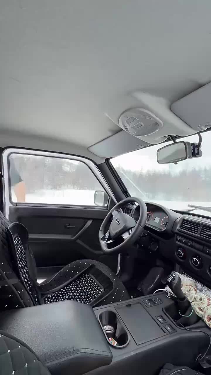 Блогер тымныы сатыылаан турар кэмигэр Магадантан Дьокуускайга «Нива» массыынанан айаннаан иэр