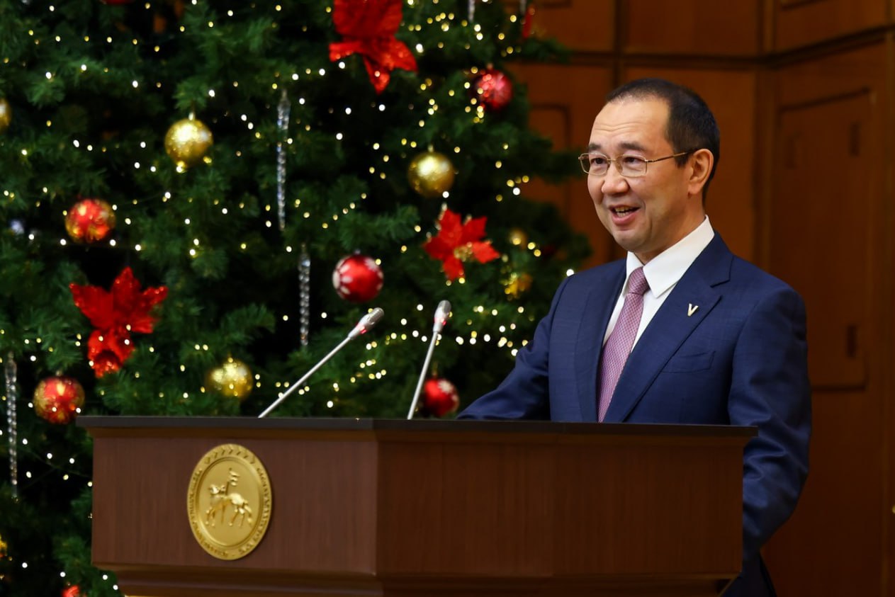 Учителя, врачи, ученые: глава Якутии наградил более 40 якутян за достижения в 2025 году