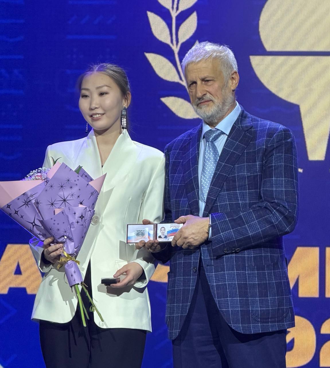 Николаю Элляевичу Константинову и Ивану Степановичу Готовцеву вручили понятное звание - Заслуженный тренер России по мас-рестлингу Николаю Элляевичу Константинову и Ивану Степановичу Готовцеву вручили понятное звание - Заслуженный тренер России по мас-рестлингу