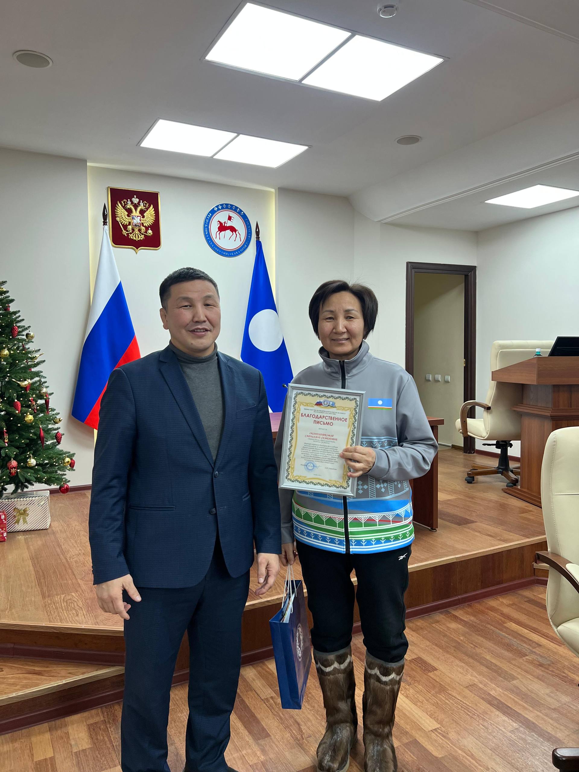 Леонид Спиридонов отметил серебряных призеров первенства ДФО по волейболу Леонид Спиридонов отметил серебряных призеров первенства ДФО по волейболу