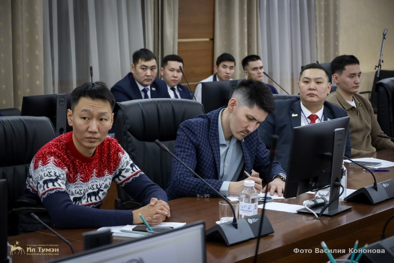 Совместное действие всегда сильнее: в Ил Тумэн обсудили формирование и работу сообщества муниципальных лидеров Совместное действие всегда сильнее: в Ил Тумэн обсудили формирование и работу сообщества муниципальных лидеров