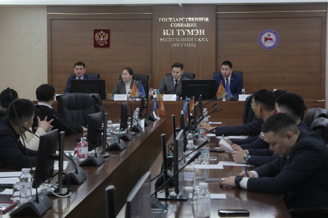 Совместное действие всегда сильнее: в Ил Тумэн обсудили формирование и работу сообщества муниципальных лидеров Совместное действие всегда сильнее: в Ил Тумэн обсудили формирование и работу сообщества муниципальных лидеров