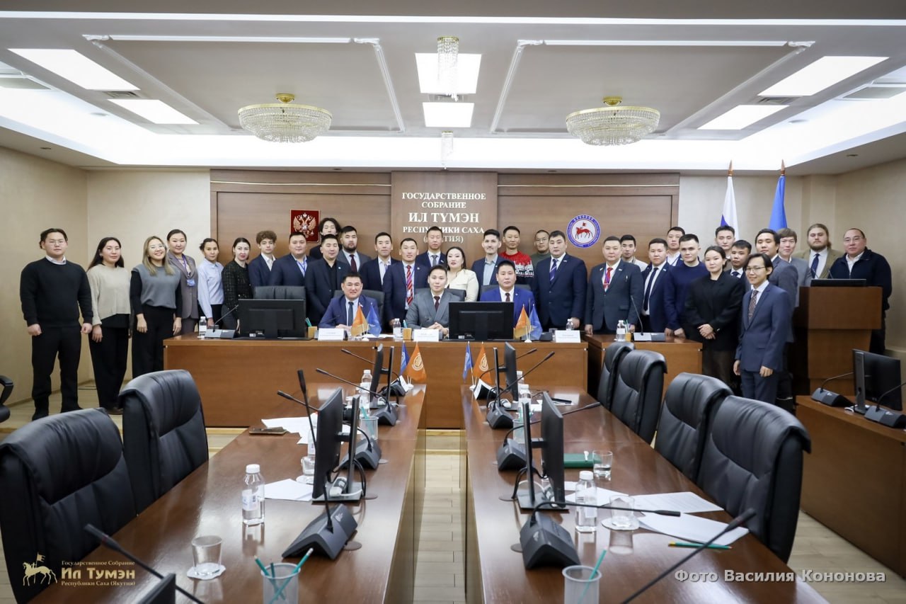 Совместное действие всегда сильнее: в Ил Тумэн обсудили формирование и работу сообщества муниципальных лидеров Совместное действие всегда сильнее: в Ил Тумэн обсудили формирование и работу сообщества муниципальных лидеров