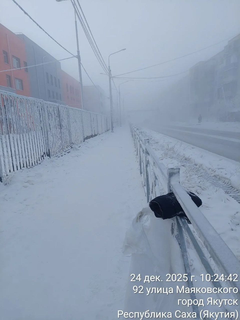 Сегодня наши дворники выполнили очередной комплекс работ по благоустройству территории Сайсарского округа: Сегодня наши дворники выполнили очередной комплекс работ по благоустройству территории Сайсарского округа: