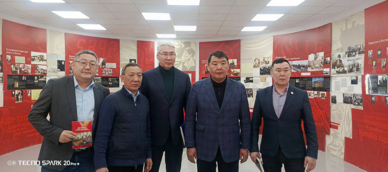 Ил Тмэн бэрэссэдээтэлэ Алексей Еремеев Таатта улууугар лэлээтэ Ил Тмэн бэрэссэдээтэлэ Алексей Еремеев Таатта улууугар лэлээтэ