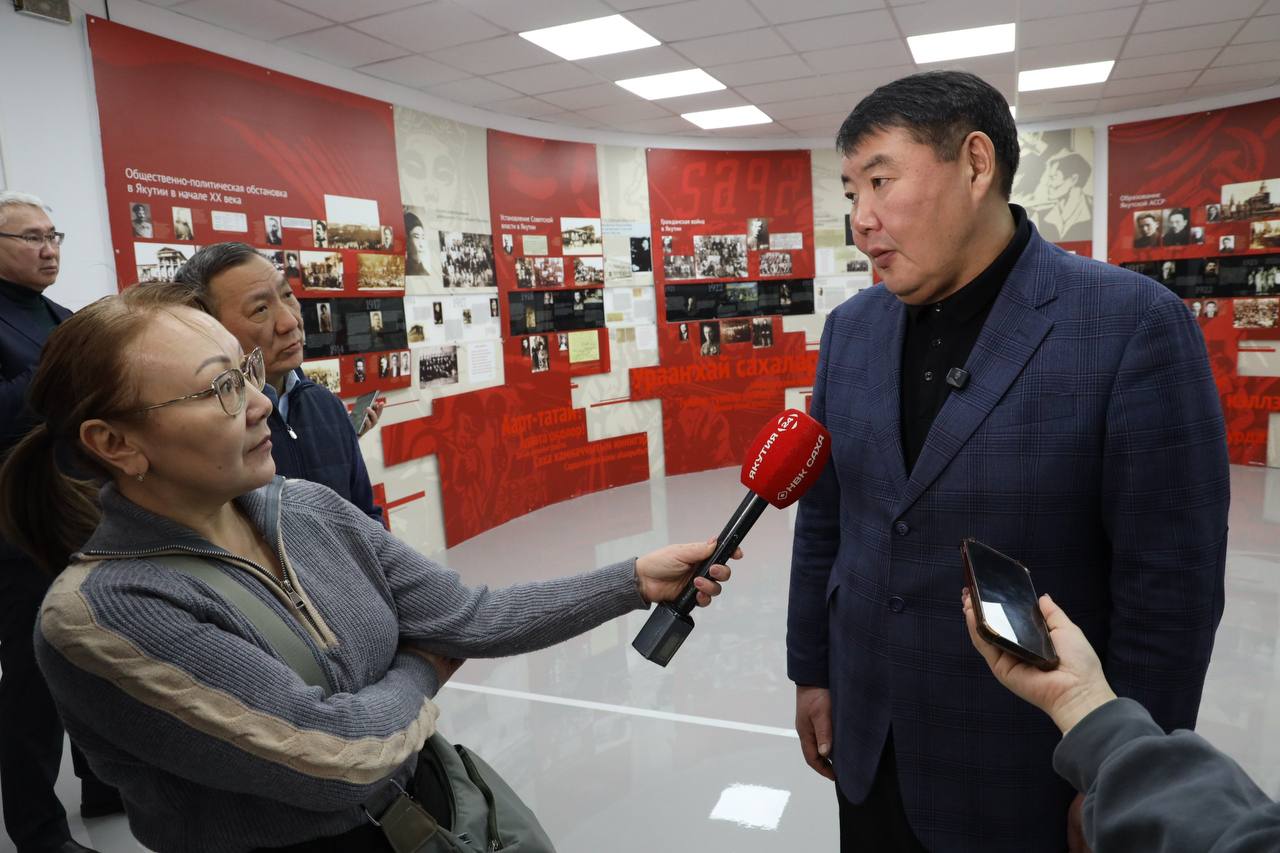 Ил Тмэн бэрэссэдээтэлэ Алексей Еремеев Таатта улууугар лэлээтэ