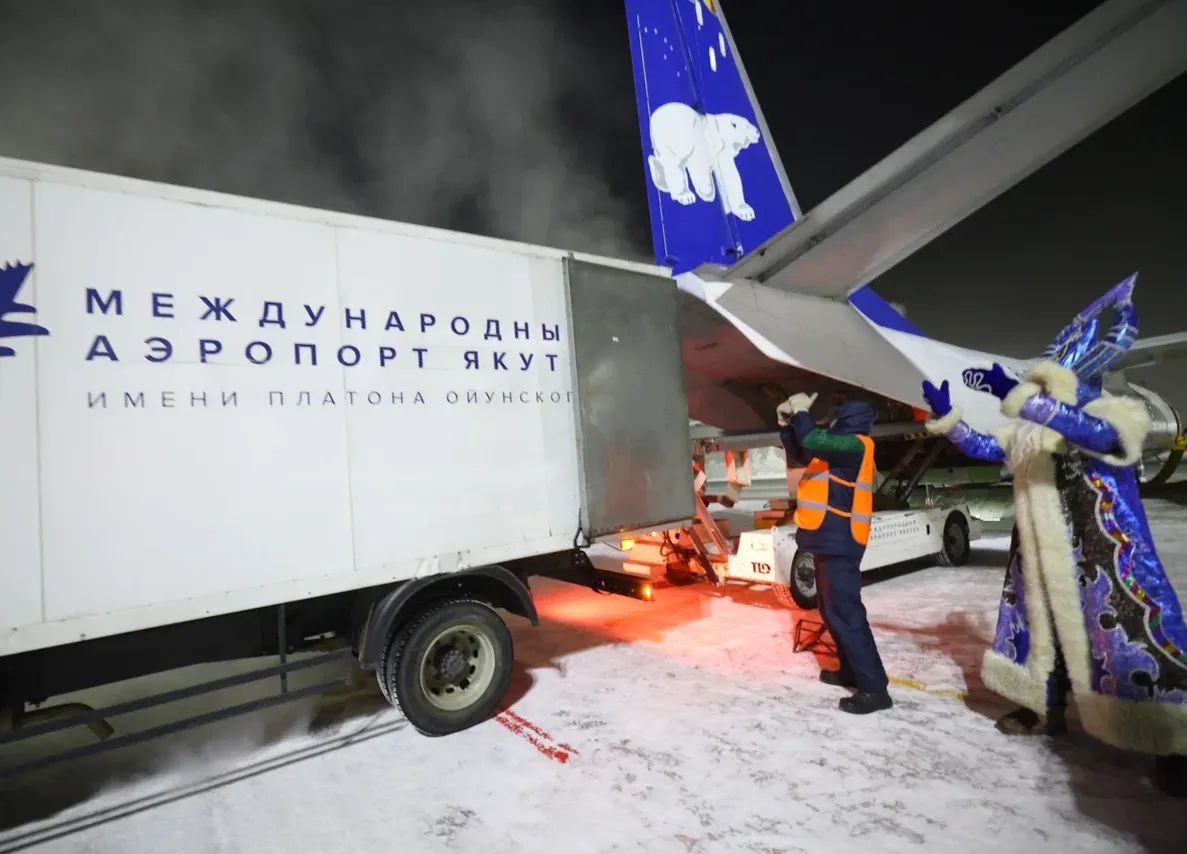 Первая партия из 5 тонн овощей, фруктов и продуктов успела поступить в Тикси до пурги