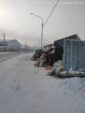 Муниципальными дворниками и подрядчиками Управы Гагаринского округа проводится ежедневная уборка по уборке санитарных точек и общественных пространств