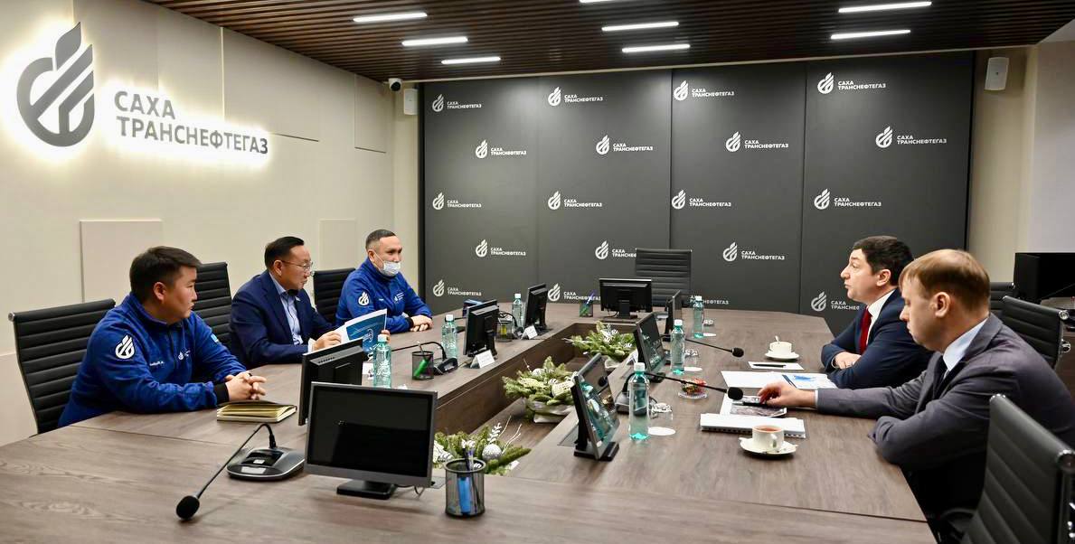 С командой АО «Арктик Телеком» в лице генерального директора Андрея Валерьевича Колесника и технического директора Виктора Александровича Сергеева обсудили вопрос строительства волоконно-оптических линий связи в Олёкминском...