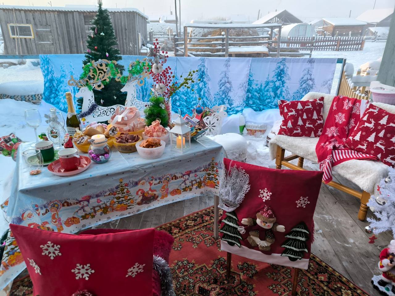 #КэлэниэрСаадьылынан. Уус Алдан Байаантай нэилиэгин Танда блэгин олохтоохторо Екатерина, Александр Готовцевтар оолоро, сиэннэрэ кэлэллэригэр тэлгээлэригэр то астаах остуолу тардан, Саа дьыллааы киэргэтиинэн симээн крсрг...