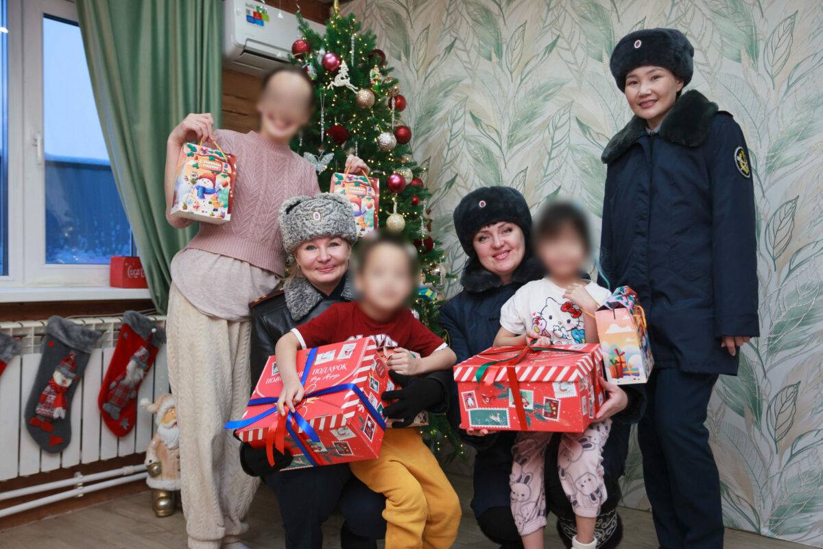 Сотрудницы УФСИН исполнили заветные мечты трех детей из Якутска Сотрудницы УФСИН исполнили заветные мечты трех детей из Якутска