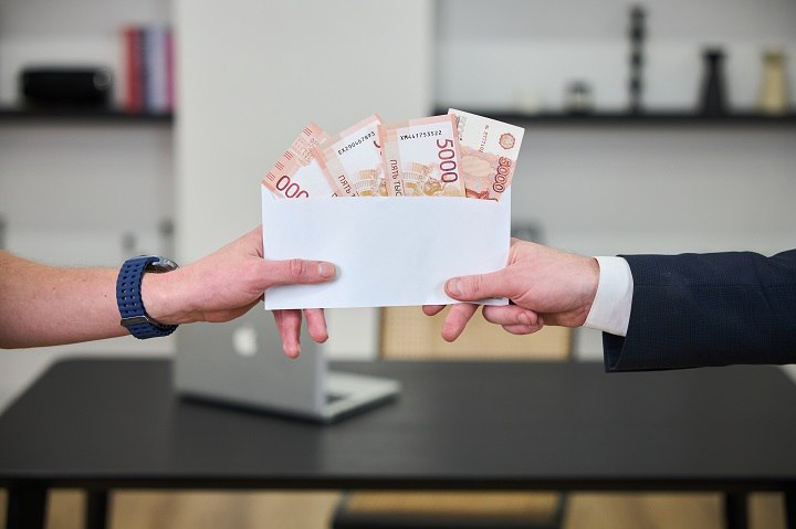 Долг по зарплате в 204 миллиона рублей выплатили работникам в Якутии