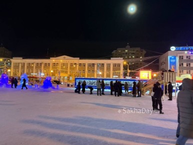 Прогулка по Орджоникидзе: несмотря на холод и ветер гуляющих много