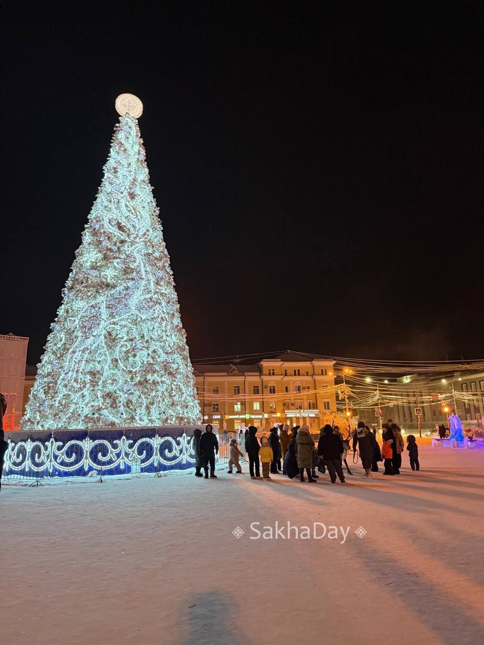 Прогулка по Орджоникидзе: несмотря на холод и ветер гуляющих много Прогулка по Орджоникидзе: несмотря на холод и ветер гуляющих много