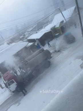 #пишут Шел третий день эпопеи ремонта трубы холодного водоснабжения на Чепалова К обеду соизволили приехать ремонтники, снова воды нет в наших домах