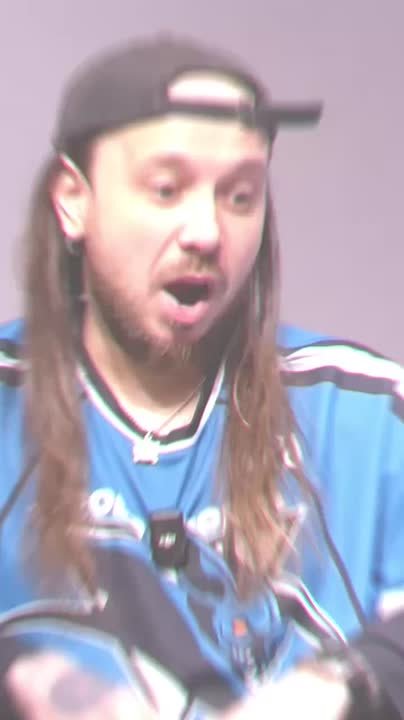 Первый в этом году выпуск «Саши и Даши»! Ура, товарищи! Гостем стал стендап-комик Денис Антипин, которого многие знают как denzzl