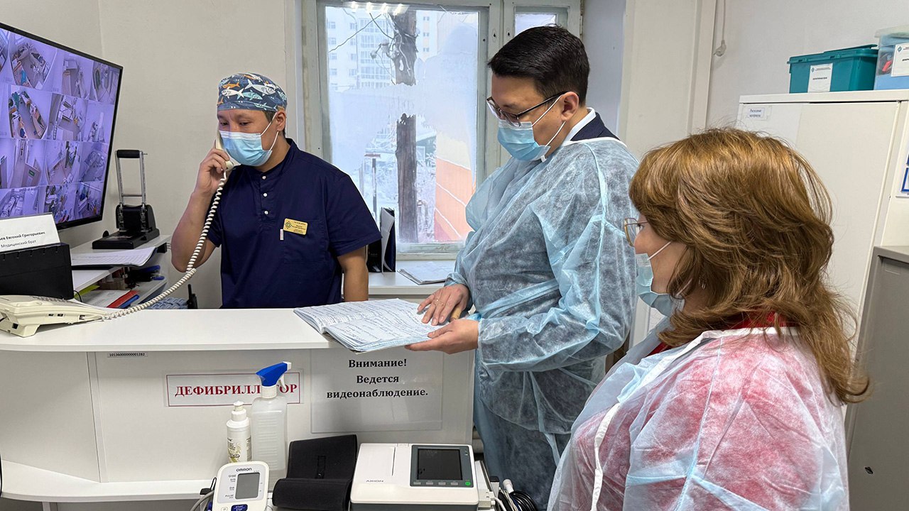 Минздрав Якутии продолжает обход медицинских организаций в период праздничных дней