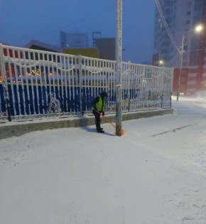 В Губинском округе уборка тротуаров проводится ежедневно силами подрядной организации