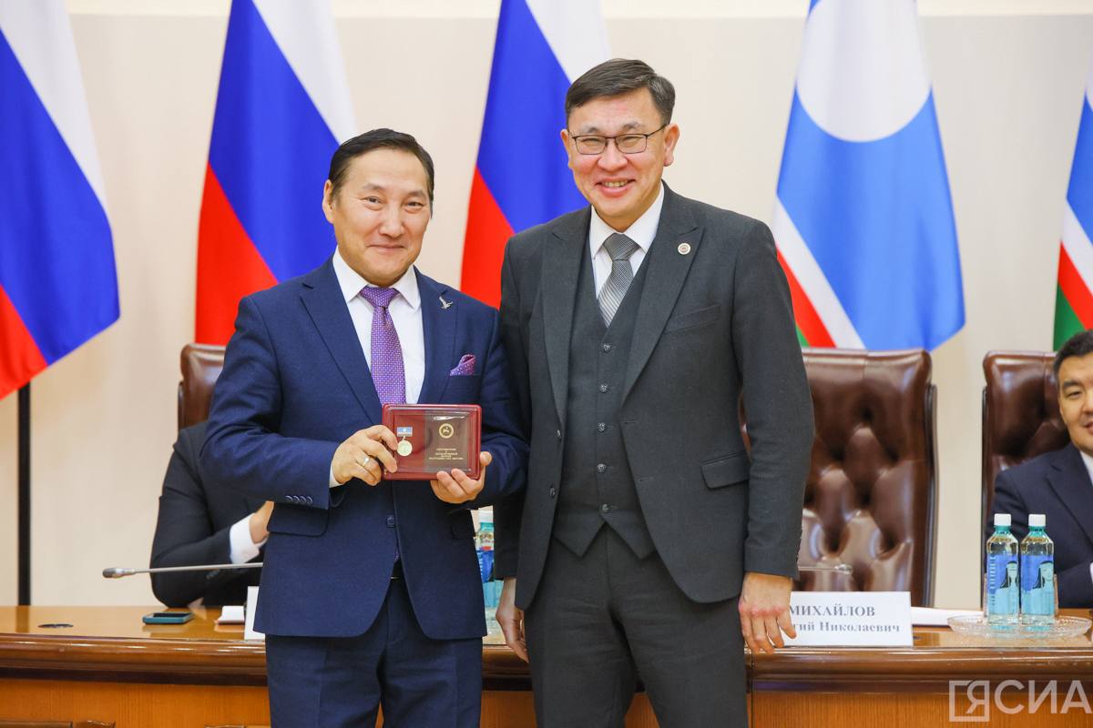 В День российской печати журналистам Якутии вручили награды В День российской печати журналистам Якутии вручили награды