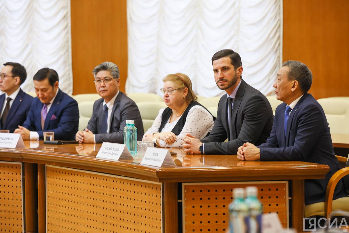 В День российской печати журналистам Якутии вручили награды В День российской печати журналистам Якутии вручили награды
