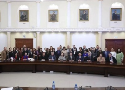 ������������� ��������� �������������� � 30-����� ��������� ���� � ������� ������ � �������