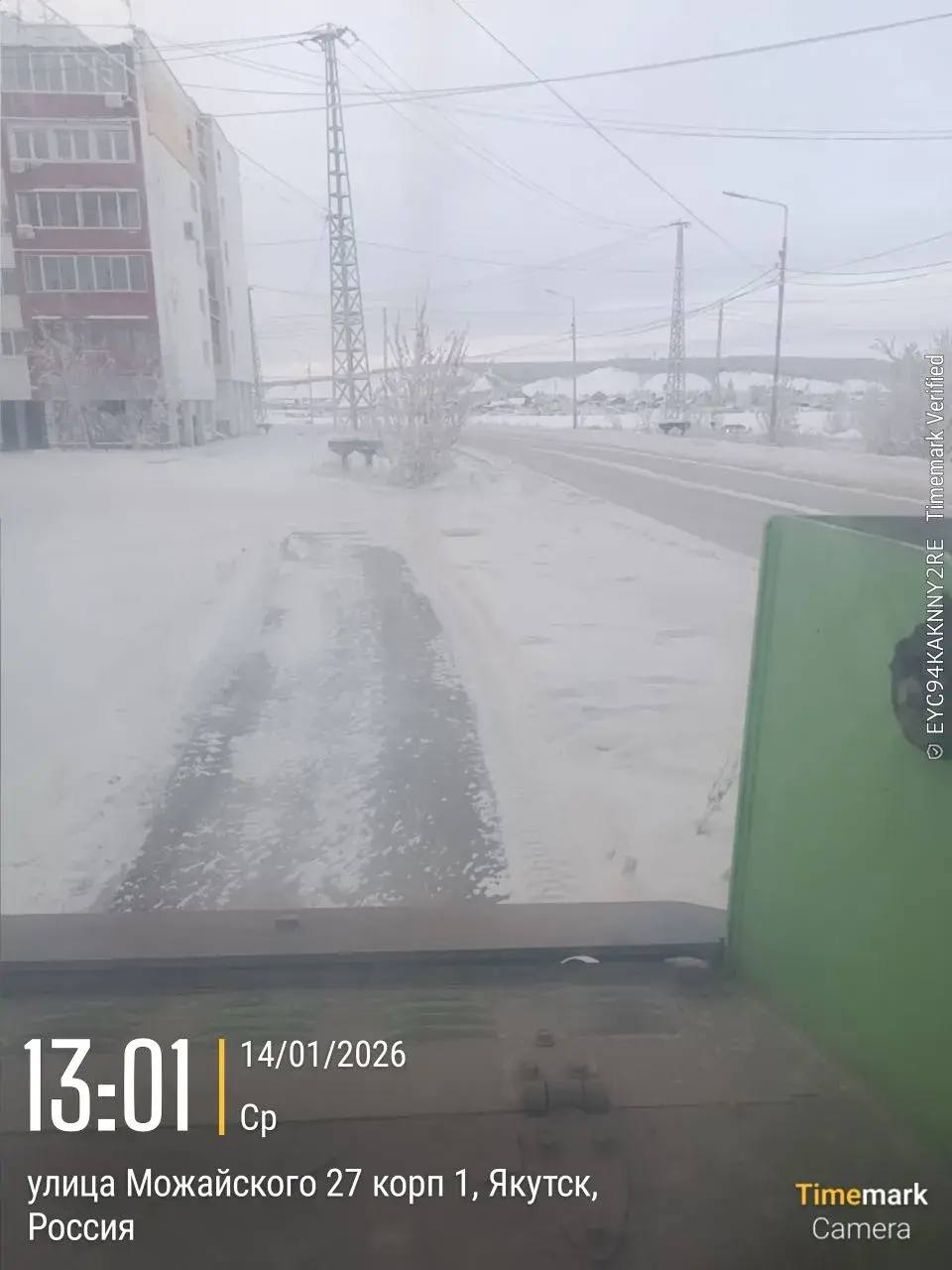 Подрядчик Управы Гагаринского округа проводит работы по уборке тротуаров Подрядчик Управы Гагаринского округа проводит работы по уборке тротуаров