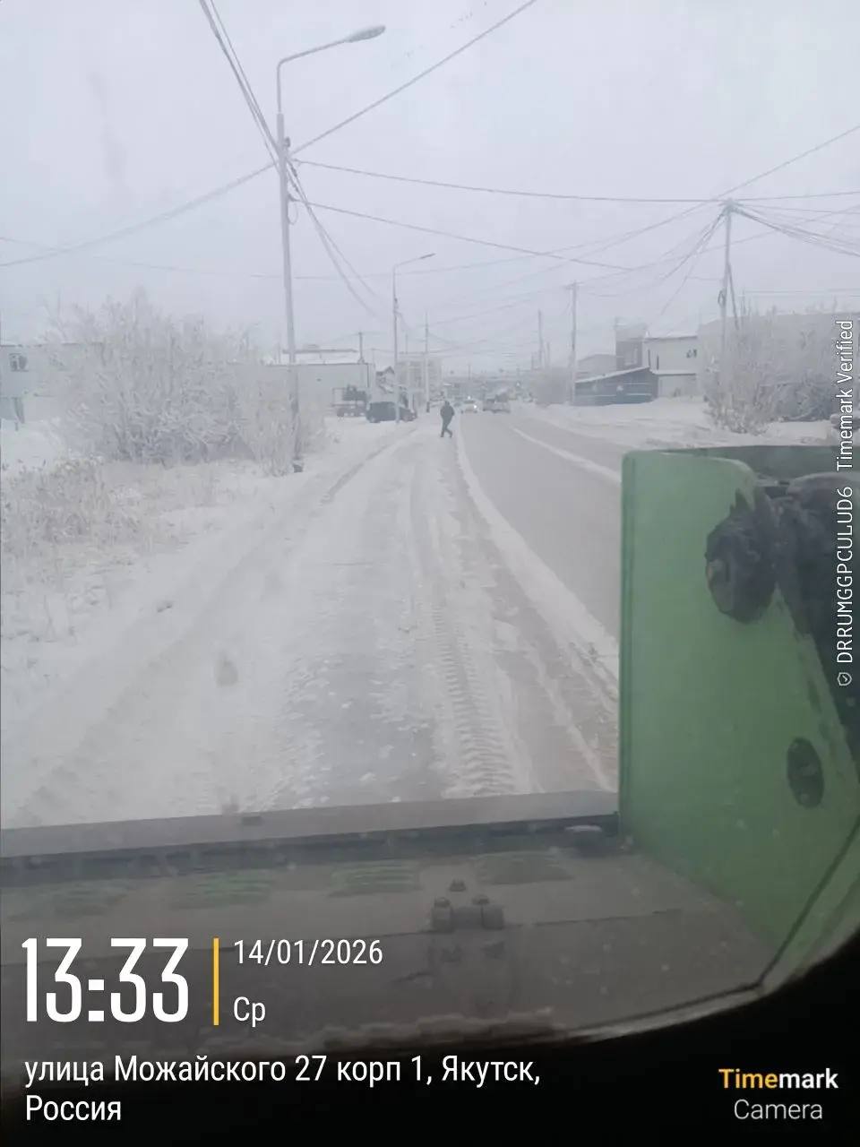 Подрядчик Управы Гагаринского округа проводит работы по уборке тротуаров Подрядчик Управы Гагаринского округа проводит работы по уборке тротуаров