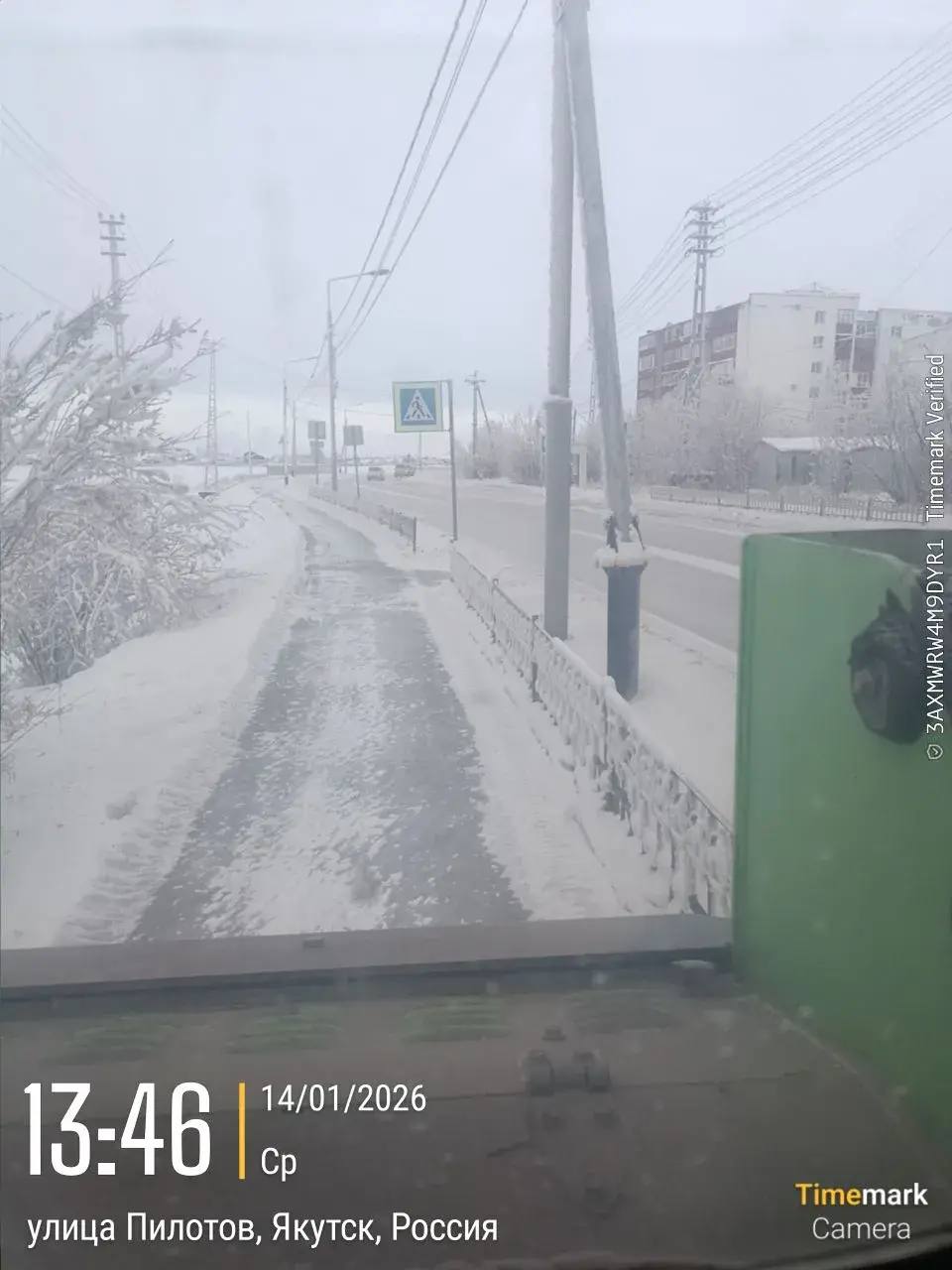 Подрядчик Управы Гагаринского округа проводит работы по уборке тротуаров Подрядчик Управы Гагаринского округа проводит работы по уборке тротуаров