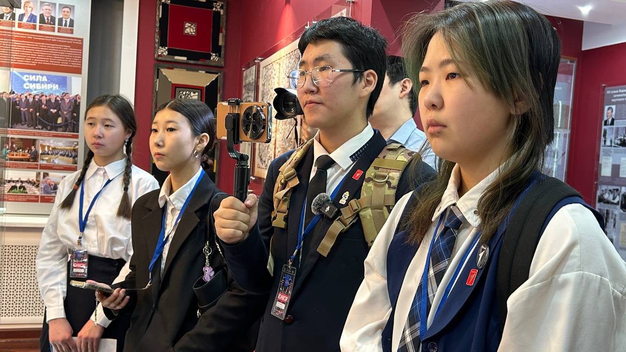 В День Российской печати юнкоры «Кэскил» встретились с Афанасьевым Сахамином Милановичем, сенатором РФ от Госсобрания Ил Тумэн РС (Я) В День Российской печати юнкоры «Кэскил» встретились с Афанасьевым Сахамином Милановичем, сенатором РФ от Госсобрания Ил Тумэн РС (Я)