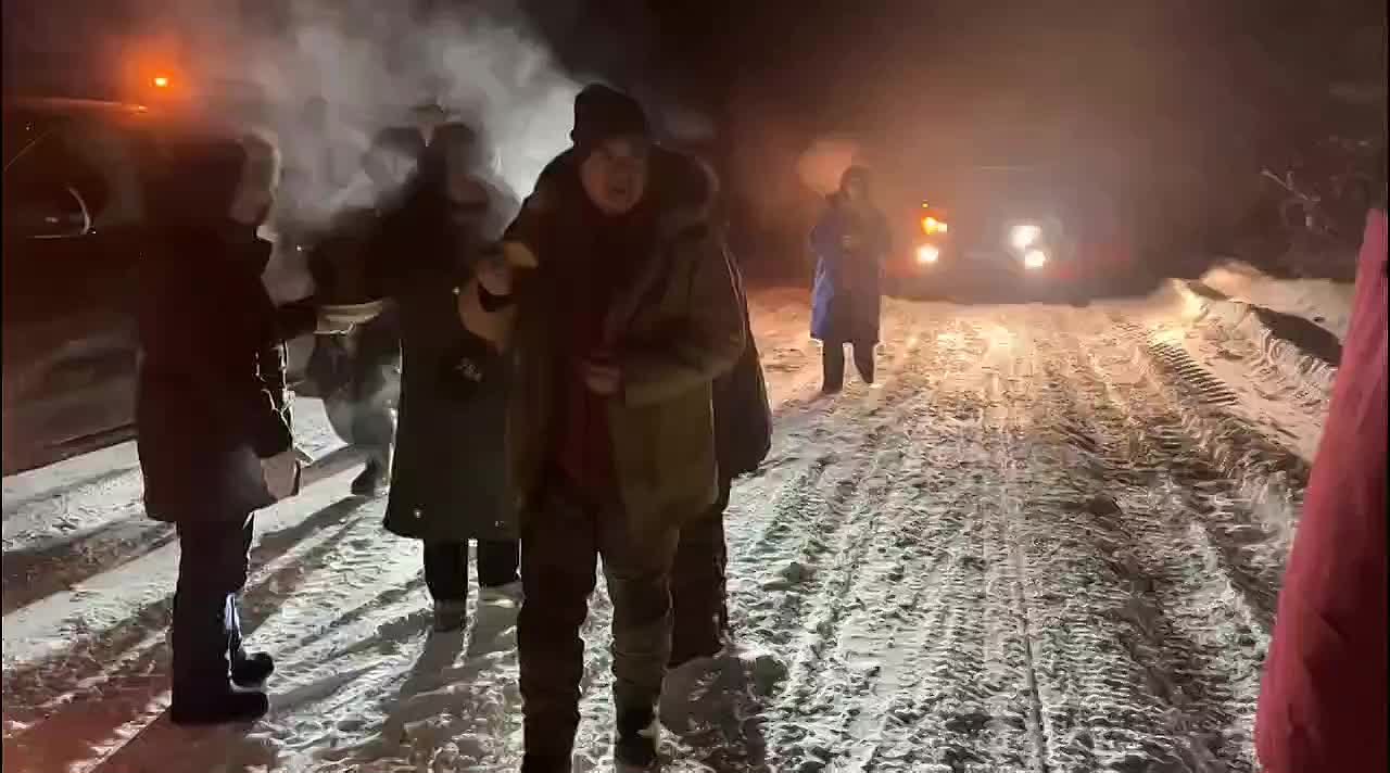 Экспедиция китайских путешественников добралась до Оленька - два автомобиля выбыли с дистанции