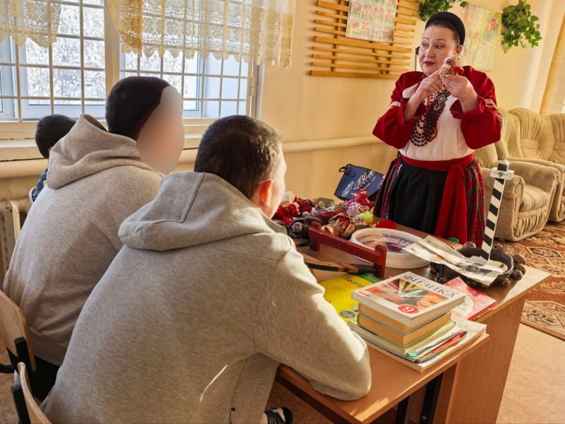 Заслуженные работники культуры провели для воспитанников Центра временного содержания несовершеннолетних МВД Якутии урок о традициях народов Заслуженные работники культуры провели для воспитанников Центра временного содержания несовершеннолетних МВД Якутии урок о традициях народов