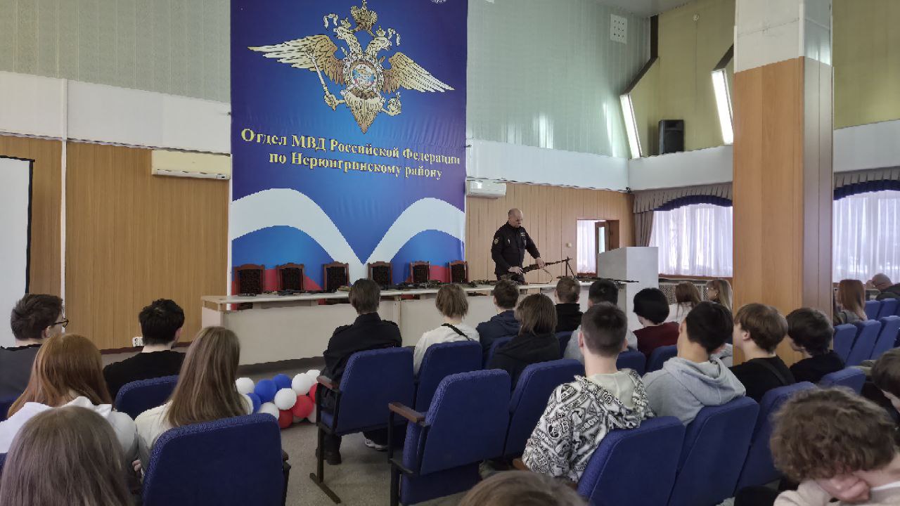 В преддверии молодёжного праздника Дня российского студента в ОМВД России по Нерюнгринскому району при участии членов Общественного совета при ОМВД традиционно прошла акция «Студенческий десант» В преддверии молодёжного праздника Дня российского студента в ОМВД России по Нерюнгринскому району при участии членов Общественного совета при ОМВД традиционно прошла акция «Студенческий десант»