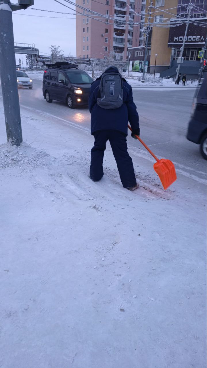 Ежедневно муниципальные дворники Губинского округа неустанно трудятся, обеспечивая качественную и своевременную расчистку снега Ежедневно муниципальные дворники Губинского округа неустанно трудятся, обеспечивая качественную и своевременную расчистку снега