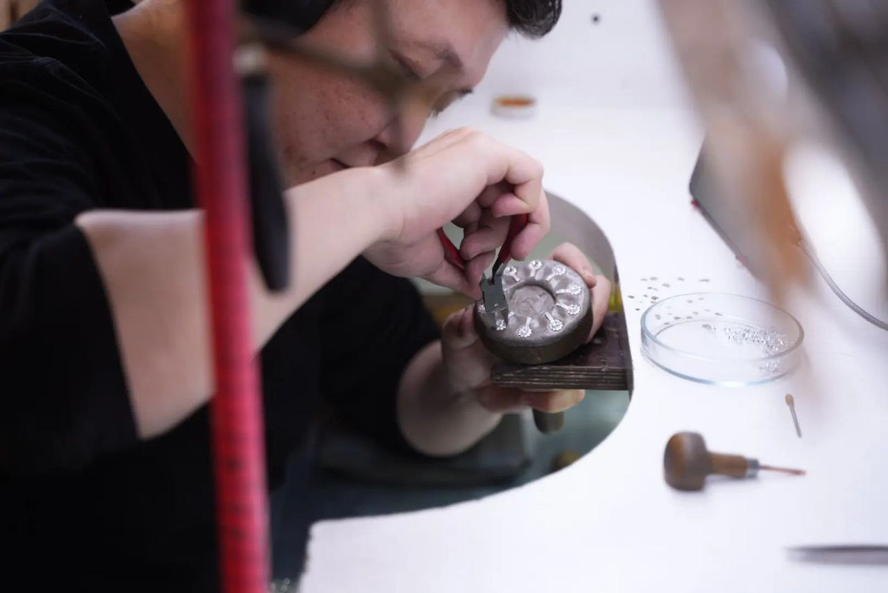 Евгений Григорьев: По приглашению генерального директора ООО «Уруу» Василия Куприянова посетил их предприятие, познакомился с работой ювелиров и дизайнеров, пообщался с людьми Евгений Григорьев: По приглашению генерального директора ООО «Уруу» Василия Куприянова посетил их предприятие, познакомился с работой ювелиров и дизайнеров, пообщался с людьми