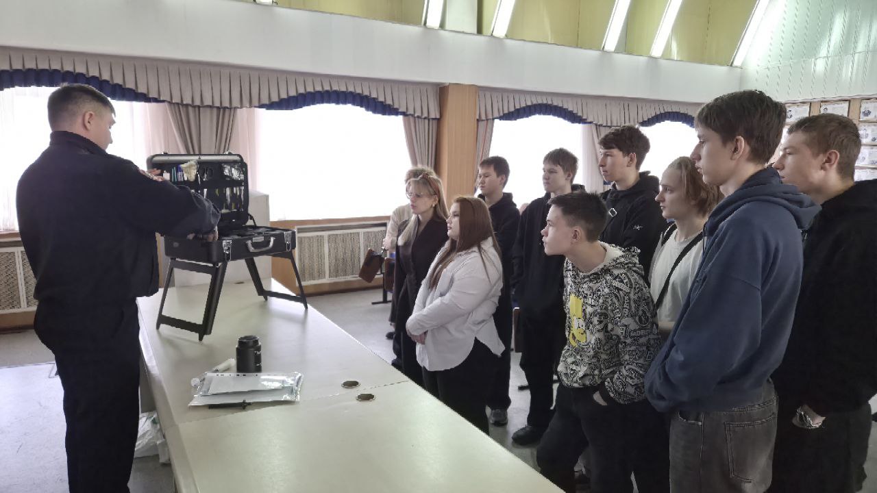 В преддверии молодёжного праздника Дня российского студента в ОМВД России по Нерюнгринскому району при участии членов Общественного совета при ОМВД традиционно прошла акция «Студенческий десант» В преддверии молодёжного праздника Дня российского студента в ОМВД России по Нерюнгринскому району при участии членов Общественного совета при ОМВД традиционно прошла акция «Студенческий десант»