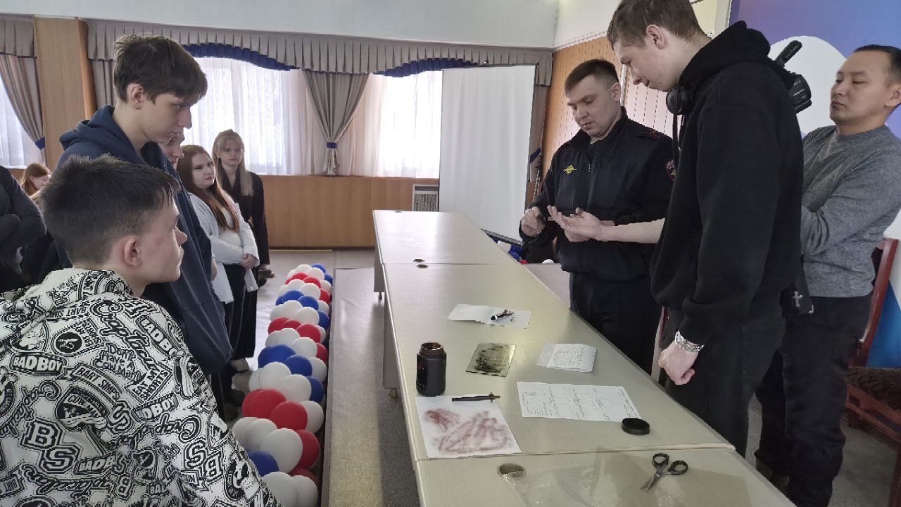 В преддверии молодёжного праздника Дня российского студента в ОМВД России по Нерюнгринскому району при участии членов Общественного совета при ОМВД традиционно прошла акция «Студенческий десант» В преддверии молодёжного праздника Дня российского студента в ОМВД России по Нерюнгринскому району при участии членов Общественного совета при ОМВД традиционно прошла акция «Студенческий десант»